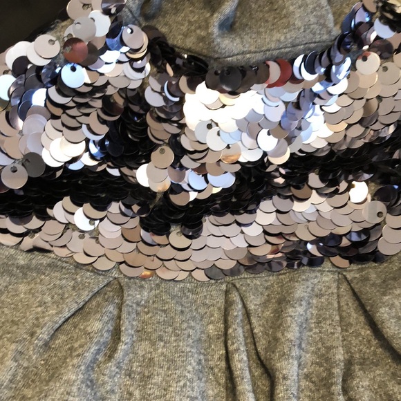 LaRok Palette-Shouldered Cashmere Bland Short Sleeve Hoodie in Charcoal - Picture 9 of 9